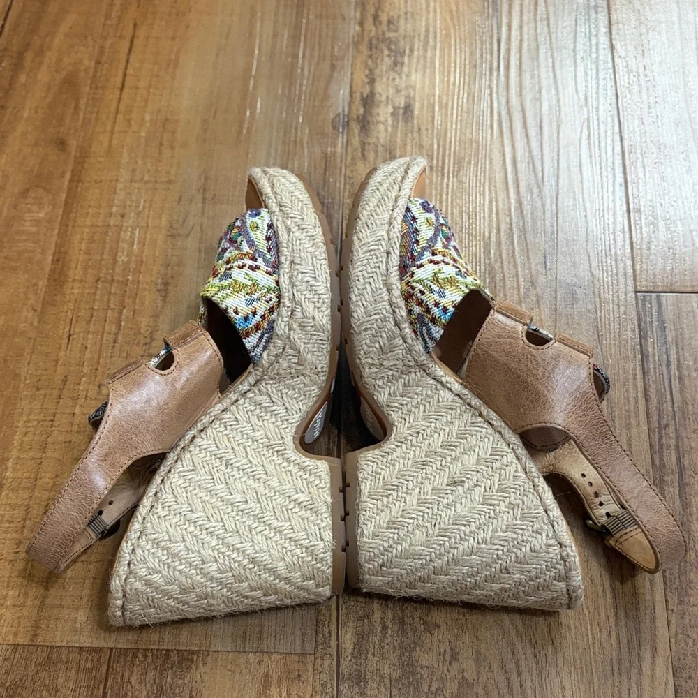 Born Brewster Platform Wedge Sandal Tapestry Leather espadrille Heel Size 8M - Picture 7 of 10